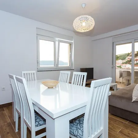 Butique Maris Apartment Komarna